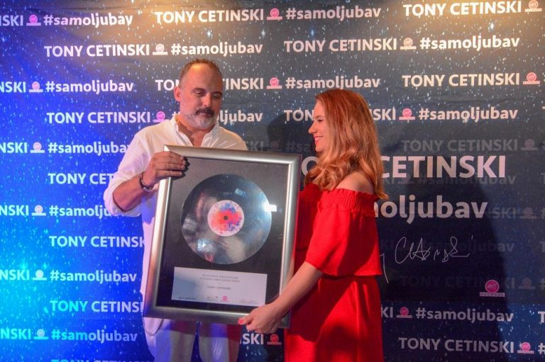 FOTO Prva večer rasprodane turneje #samoljubav u Šibeniku, uz posebno priznanje Tonyju Cetinskom za 30 godina karijere